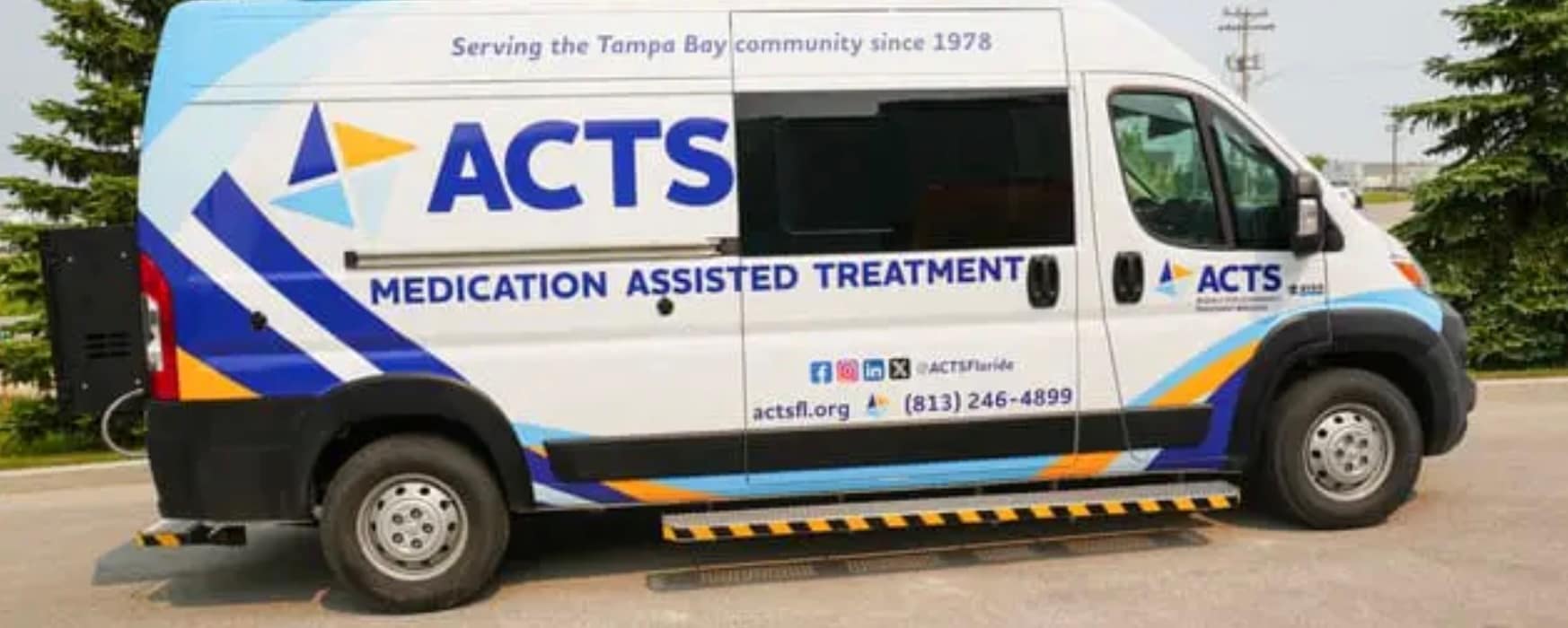 Image of mobile unit dispensing substitute opioids