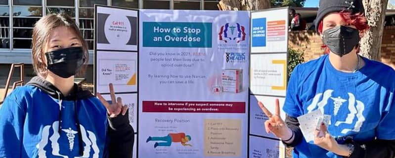 volunteers providing information about naloxone