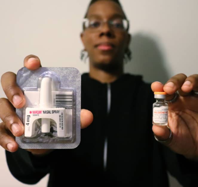 woman holding narcan