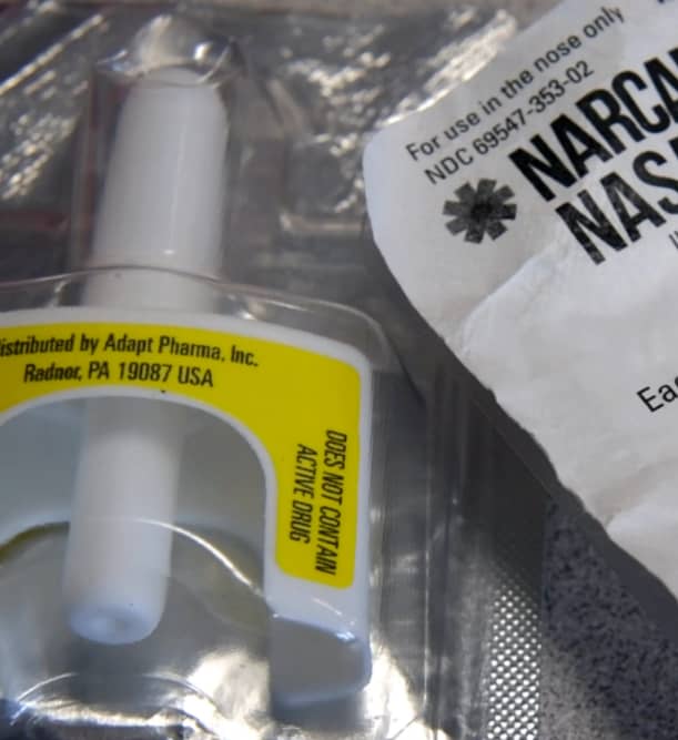 naloxone nasal applicator